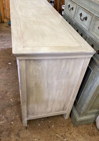 Aparador blanco roto